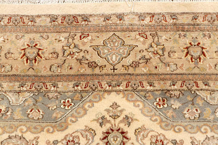 Navajo White Isfahan 5' 7 x 8' - No. 68342 - ALRUG Rug Store