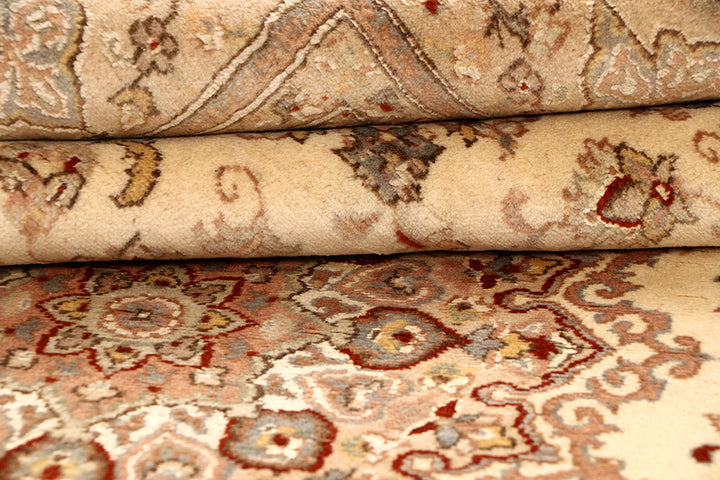 Navajo White Isfahan 5' 7 x 8' - No. 68342 - ALRUG Rug Store