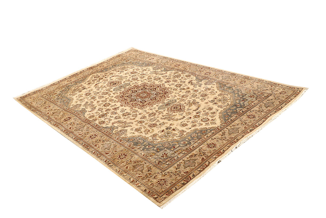 Navajo White Isfahan 5' 7 x 8' - No. 68342 - ALRUG Rug Store