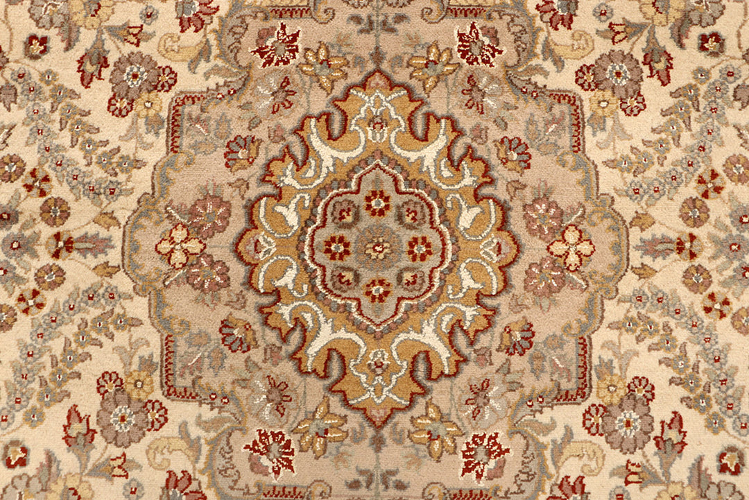 Blanched Almond Isfahan 5' 7 x 8' 7 - No. 68345 - ALRUG Rug Store