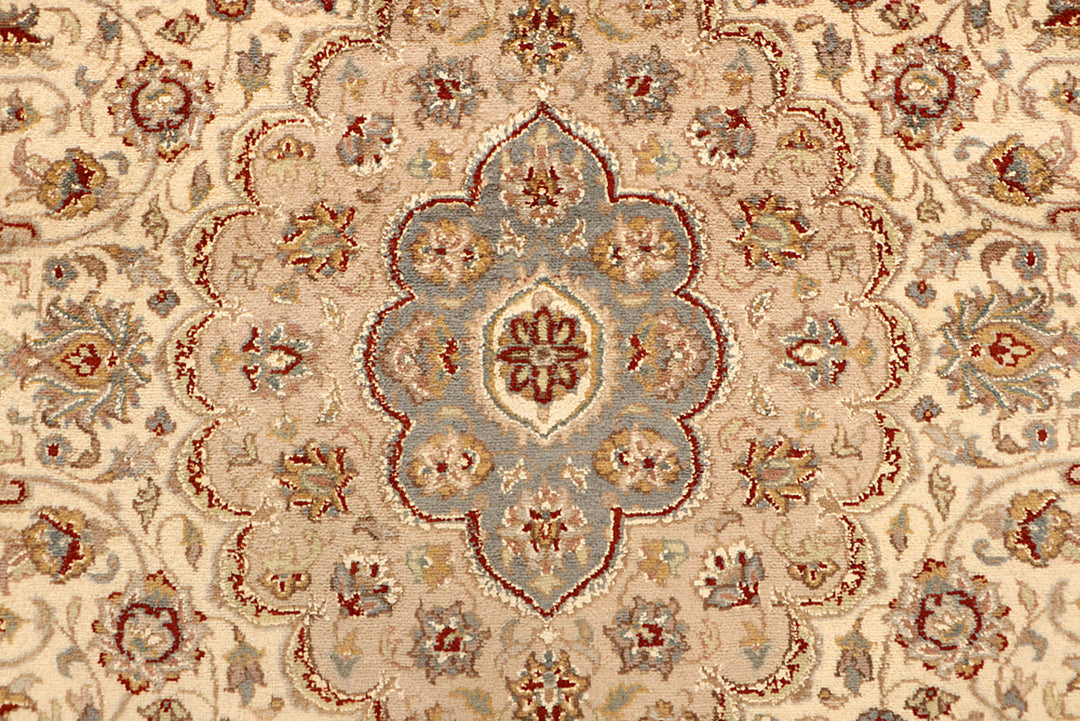 Blanched Almond Isfahan 5' 6 x 8' 2 - No. 68346 - ALRUG Rug Store