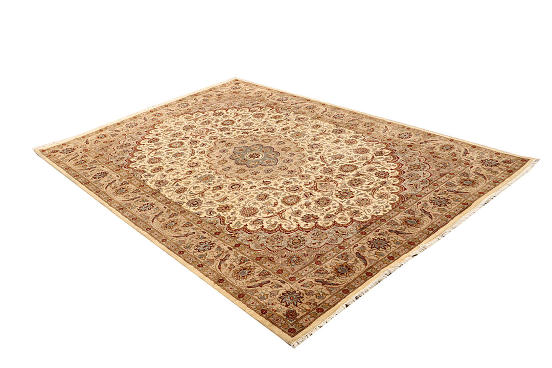 Blanched Almond Isfahan 5' 6 x 8' 2 - No. 68346 - ALRUG Rug Store