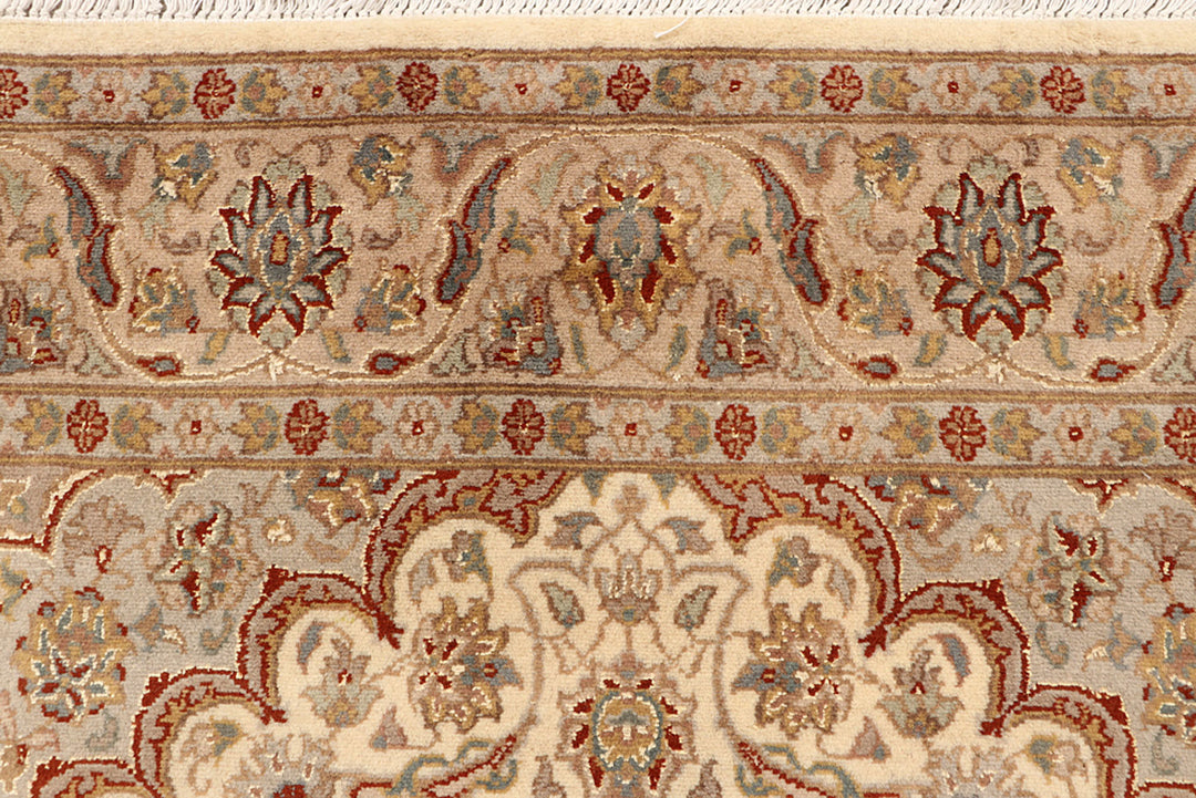 Blanched Almond Isfahan 5' 7 x 8' 3 - No. 68350 - ALRUG Rug Store