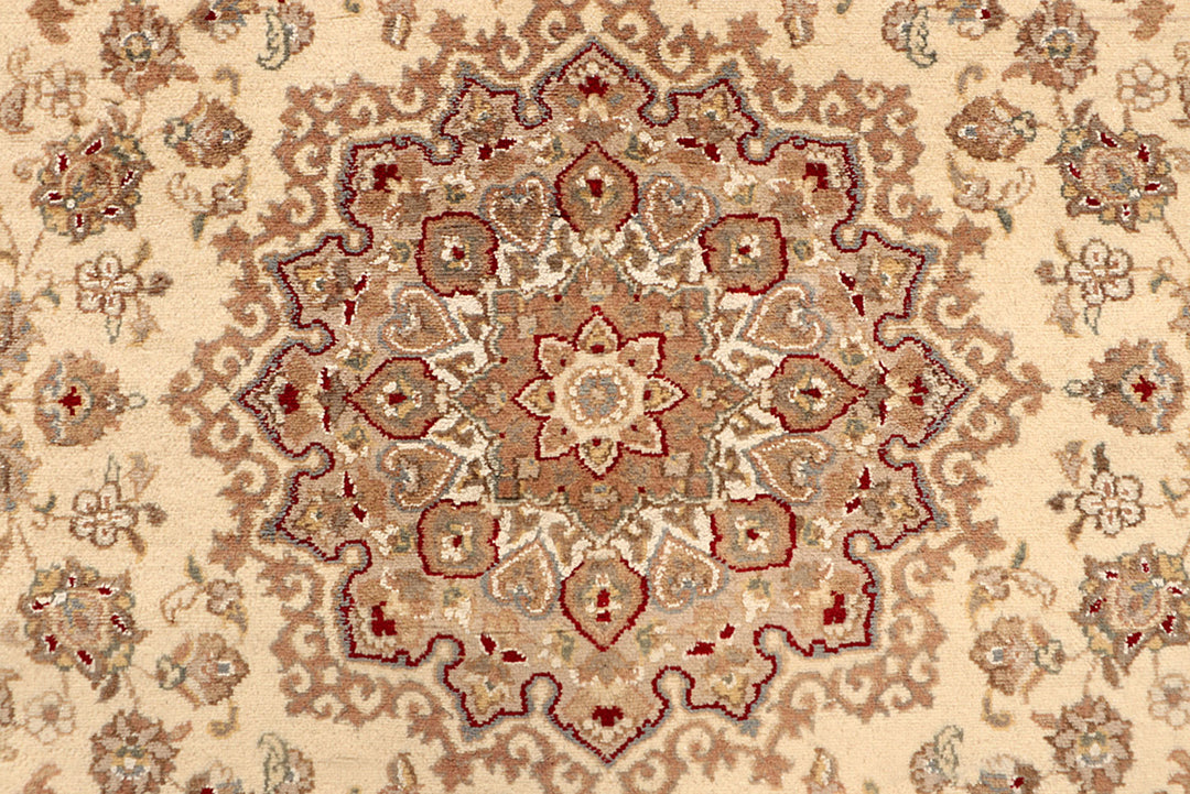 Blanched Almond Isfahan 5' 7 x 8' 5 - No. 68351 - ALRUG Rug Store