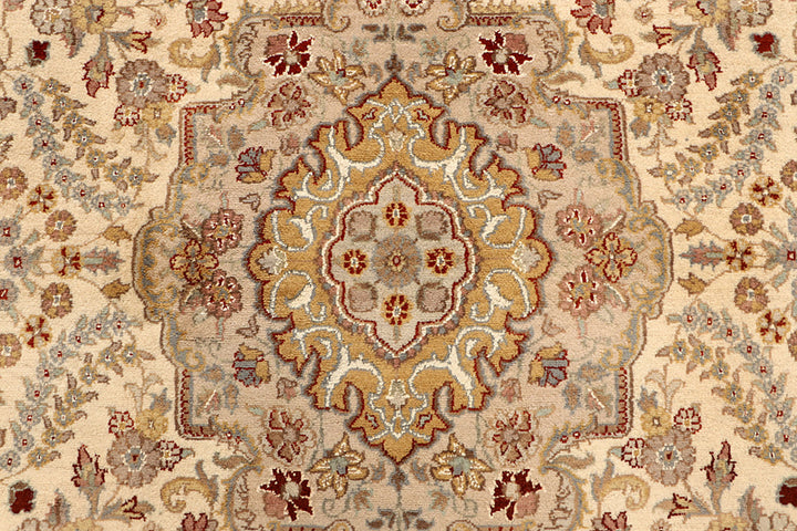 Bisque Isfahan 5' 7 x 8' 3 - No. 68357 - ALRUG Rug Store