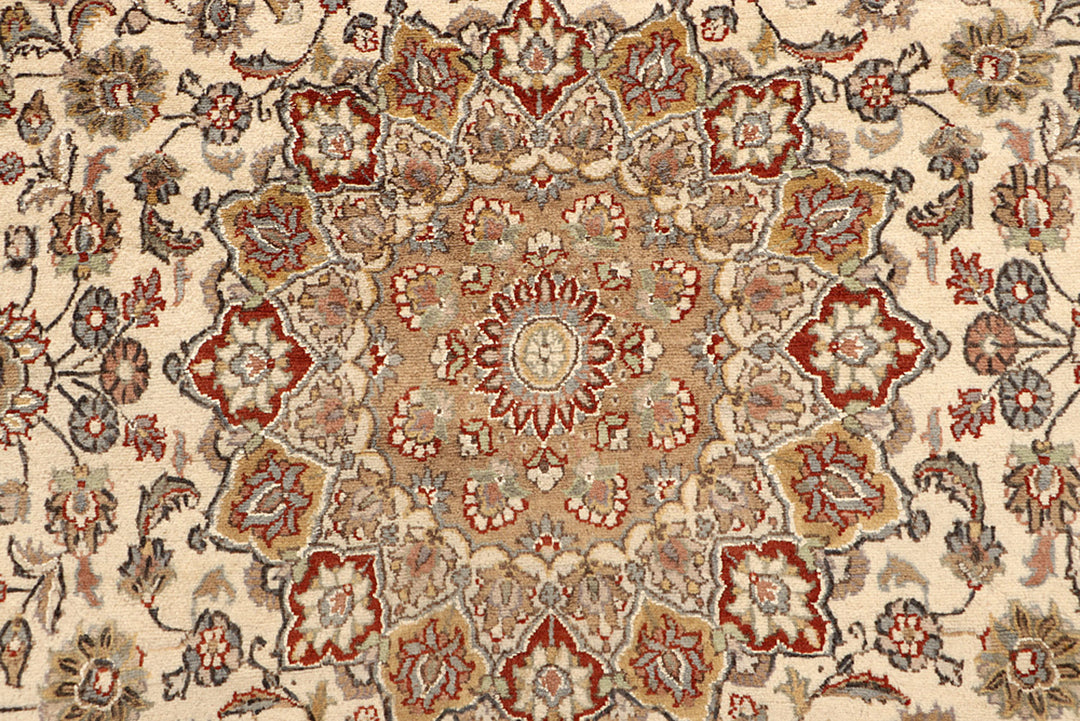 Bisque Kashan 5'  5" x 8'  3" - No. QA28655
