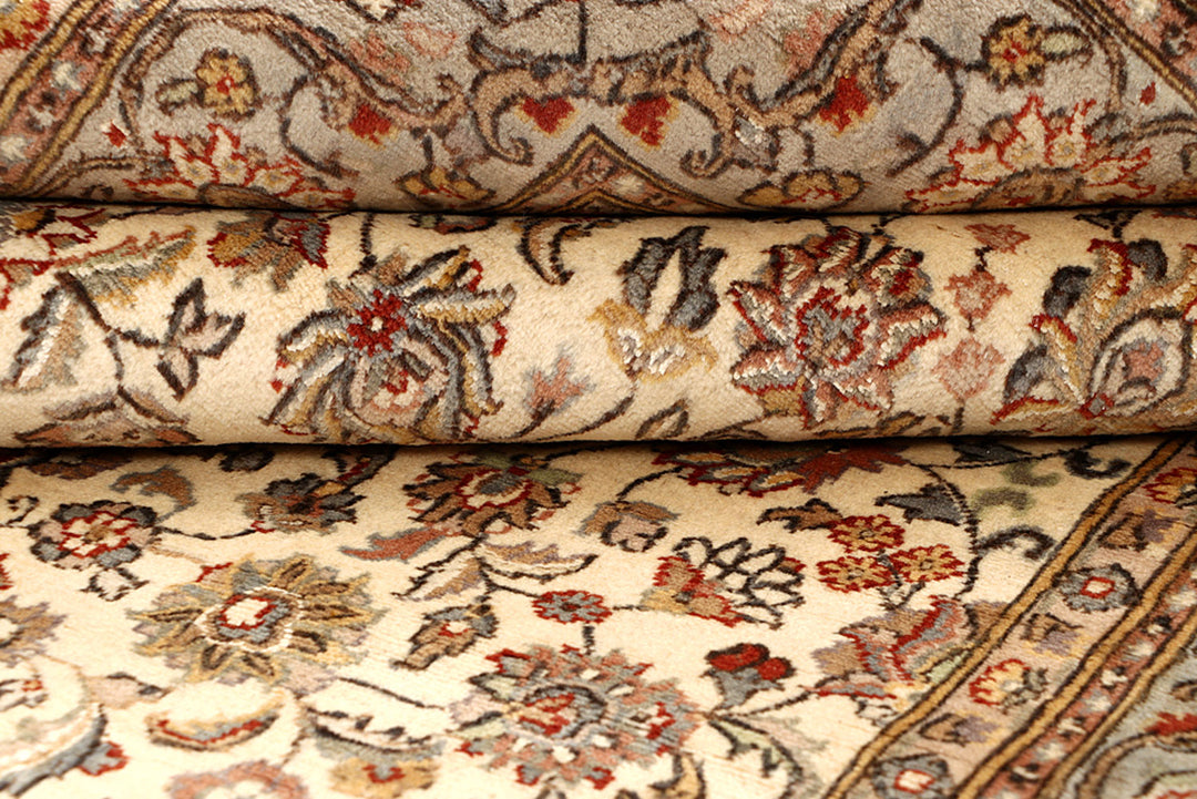 Bisque Kashan 5'  5" x 8'  3" - No. QA28655