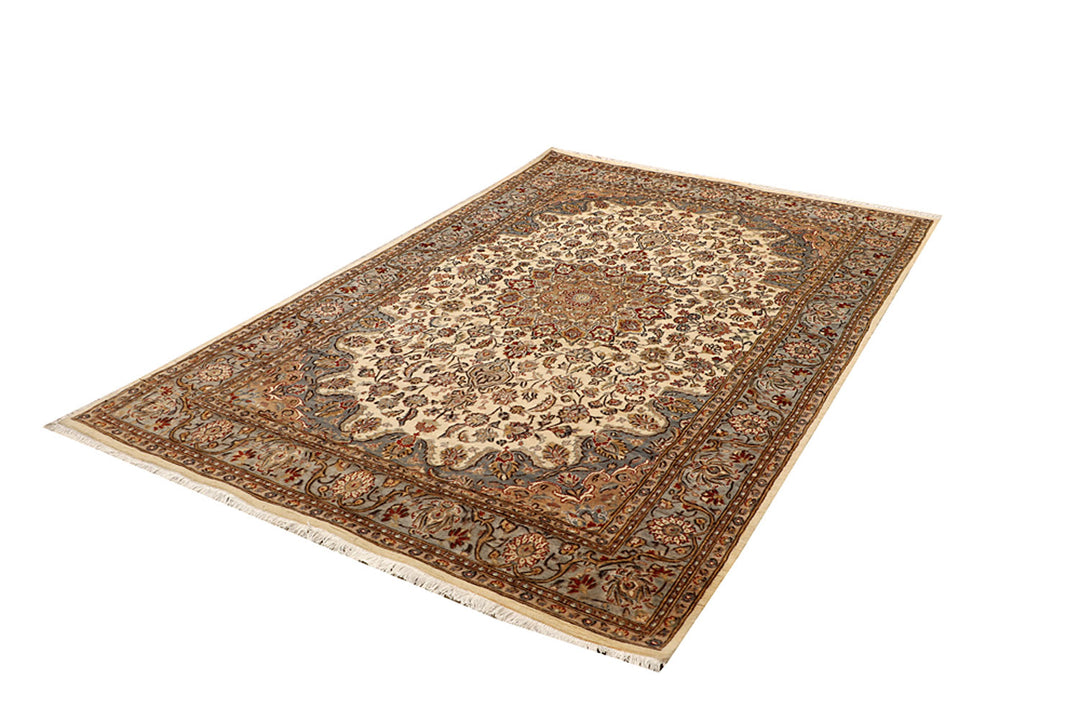 Bisque Kashan 5' 5 x 8' 3 - No. 68359 - ALRUG Rug Store