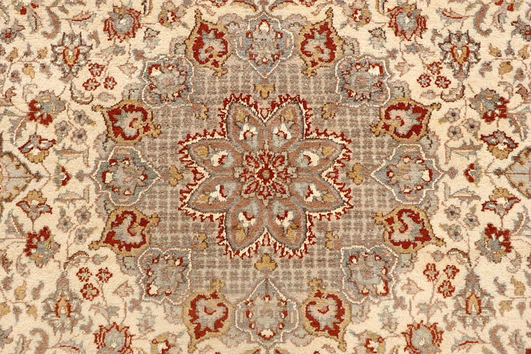 Bisque Kashan 5' 6 x 8' - No. 68360 - ALRUG Rug Store