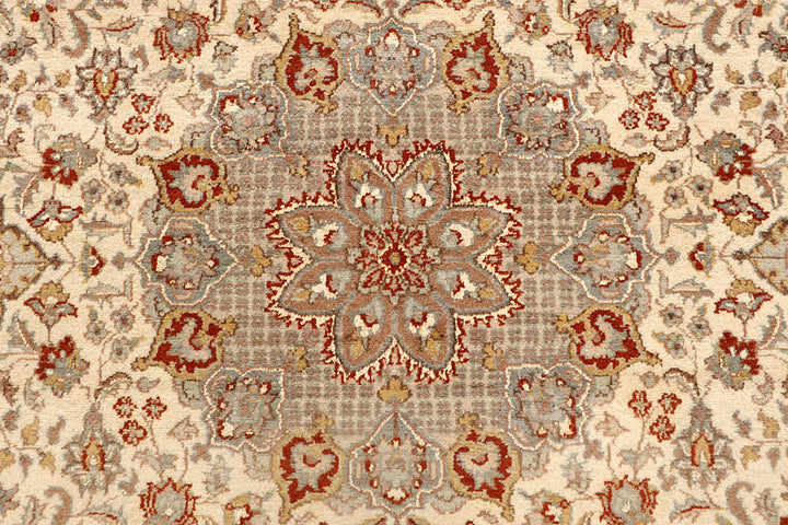 Bisque Kashan 5'  6" x 8' " - No. QA22048