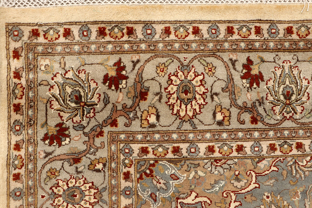 Bisque Isfahan 5' 5 x 8' - No. 68363 - ALRUG Rug Store