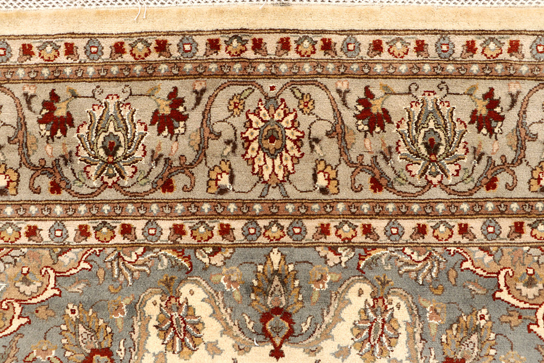 Bisque Isfahan 5' 5 x 8' - No. 68363 - ALRUG Rug Store
