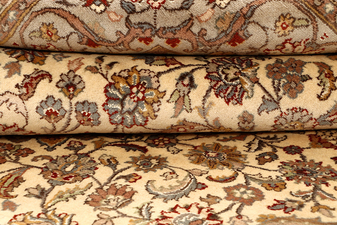 Bisque Isfahan 5' 5 x 8' - No. 68363 - ALRUG Rug Store