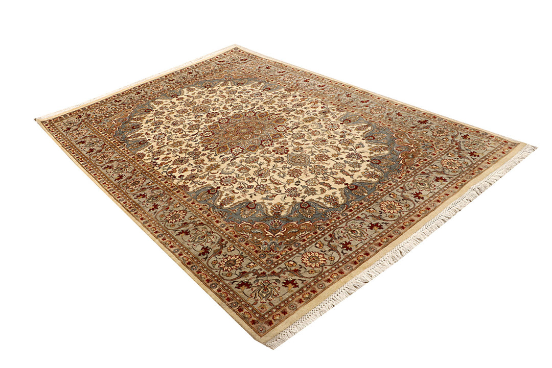 Bisque Isfahan 5' 5 x 8' - No. 68363 - ALRUG Rug Store