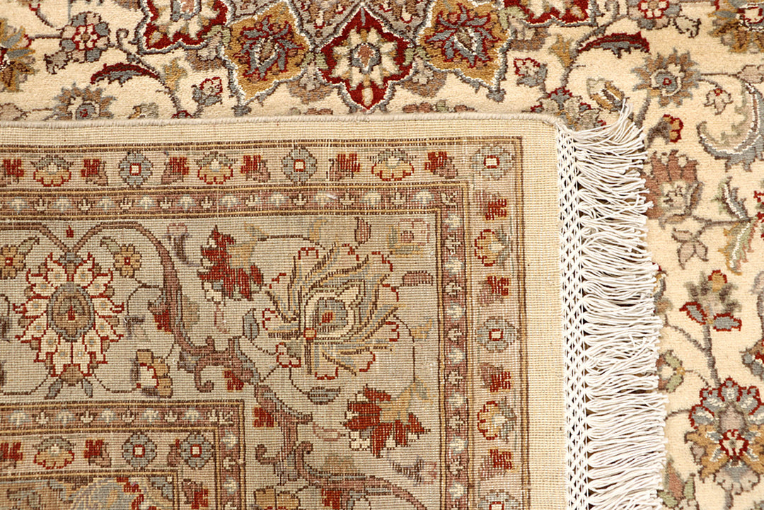 Bisque Isfahan 5' 5 x 8' - No. 68363 - ALRUG Rug Store