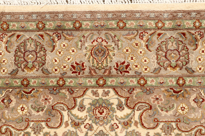 Bisque Kashan 5' 7 x 8' 4 - No. 68365 - ALRUG Rug Store