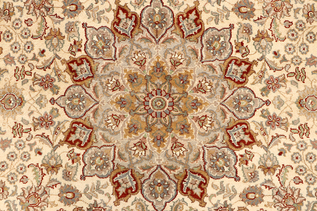 Bisque Kashan 5' 7 x 8' 4 - No. 68365 - ALRUG Rug Store