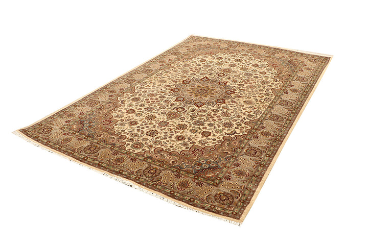 Bisque Kashan 5' 7 x 8' 4 - No. 68365 - ALRUG Rug Store