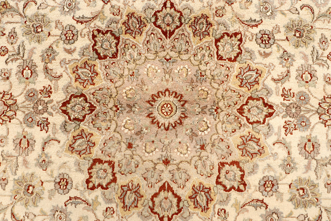 Bisque Isfahan 5' 7 x 8' 3 - No. 68366 - ALRUG Rug Store