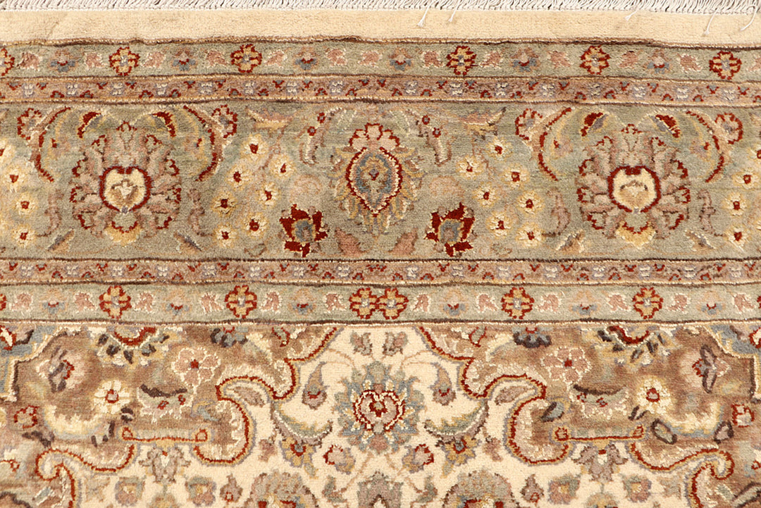 Bisque Kashan 5' 6 x 8' 4 - No. 68367 - ALRUG Rug Store