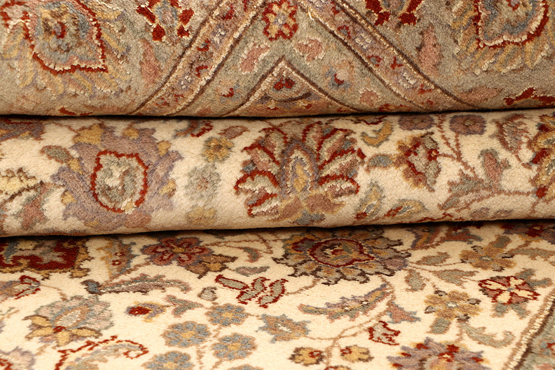 Bisque Kashan 5' 6 x 8' 4 - No. 68367 - ALRUG Rug Store