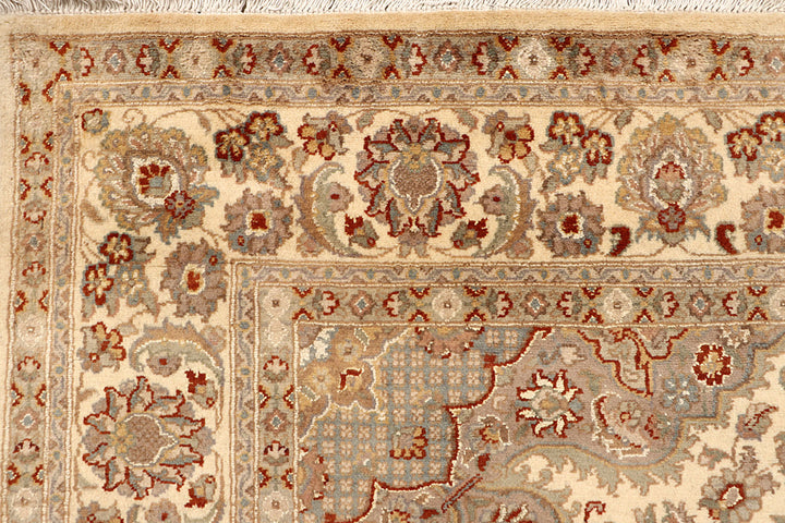 Bisque Kashan 5' 6 x 7' 11 - No. 68373 - ALRUG Rug Store