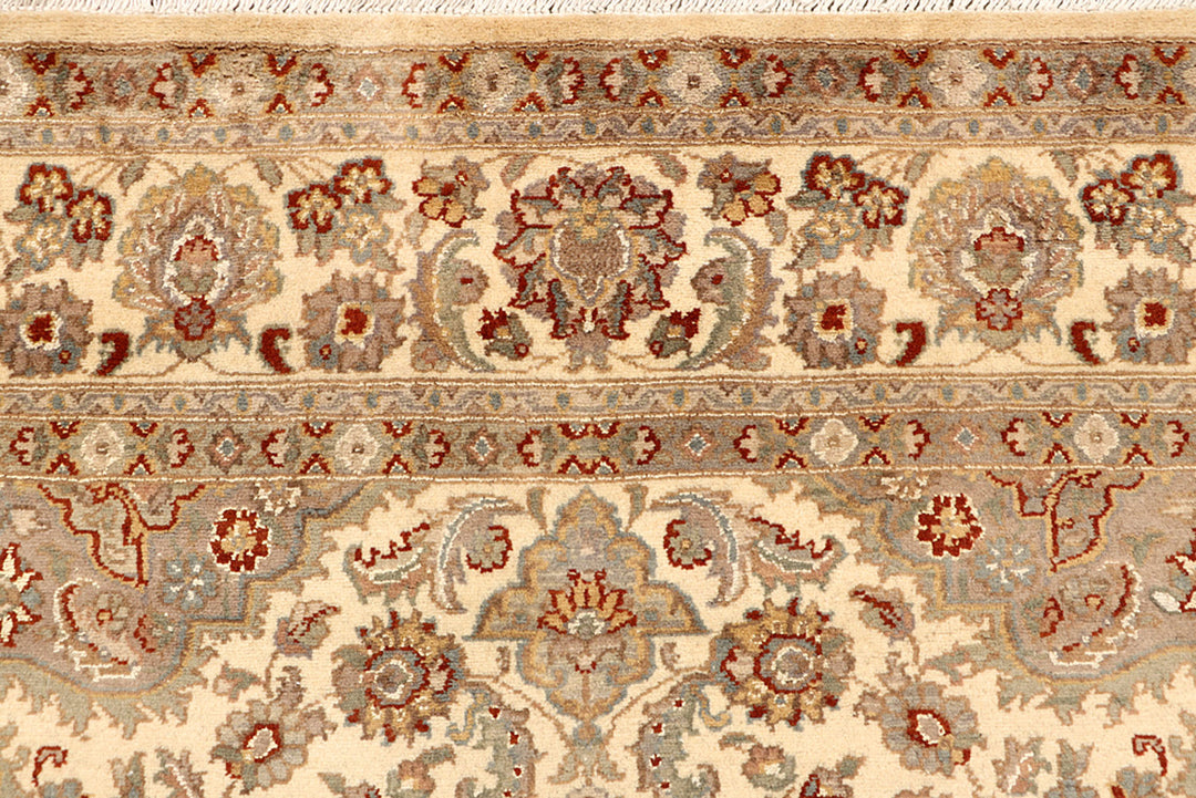 Bisque Kashan 5' 6 x 7' 11 - No. 68373 - ALRUG Rug Store