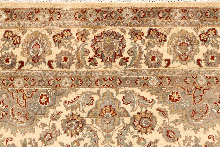 Bisque Kashan 5' 6 x 7' 11 - No. 68373 - ALRUG Rug Store