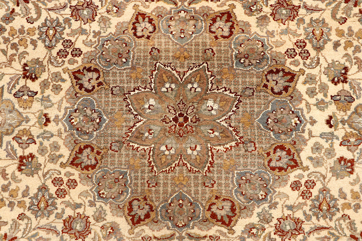 Bisque Kashan 5' 6 x 7' 11 - No. 68373 - ALRUG Rug Store