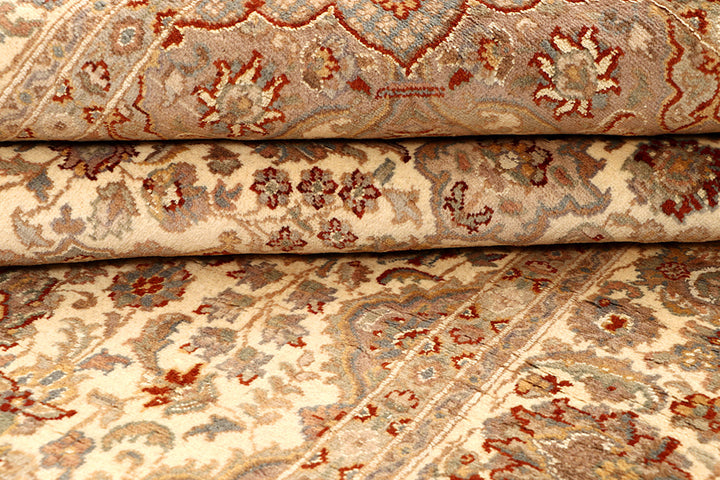 Bisque Kashan 5' 6 x 7' 11 - No. 68373 - ALRUG Rug Store