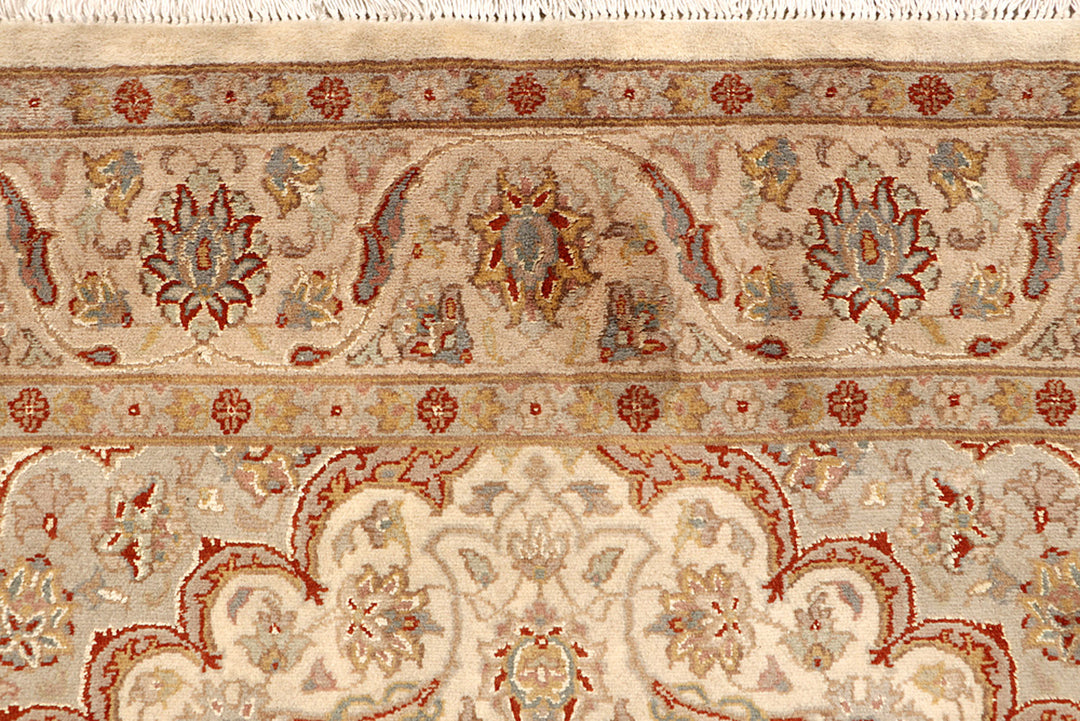 Bisque Isfahan 5' 7 x 8' - No. 68378 - ALRUG Rug Store