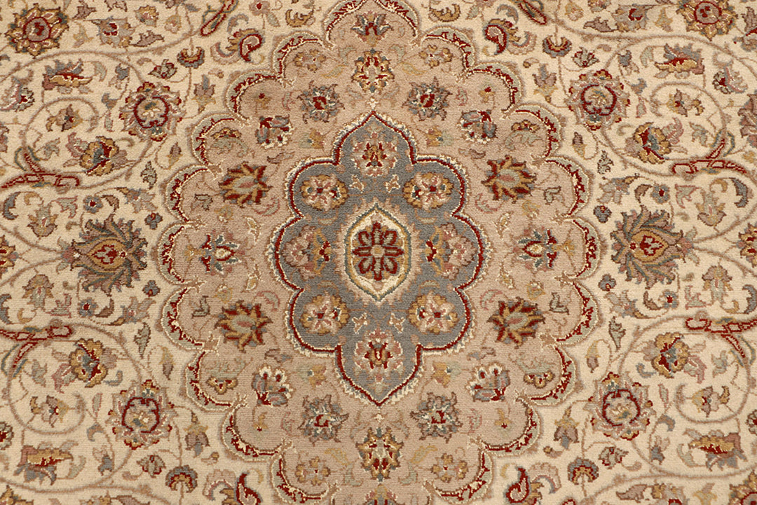 Bisque Isfahan 5' 7 x 8' - No. 68378 - ALRUG Rug Store