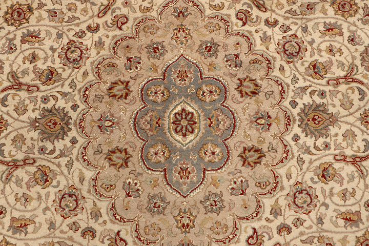 Bisque Isfahan 5' 7 x 8' - No. 68378 - ALRUG Rug Store