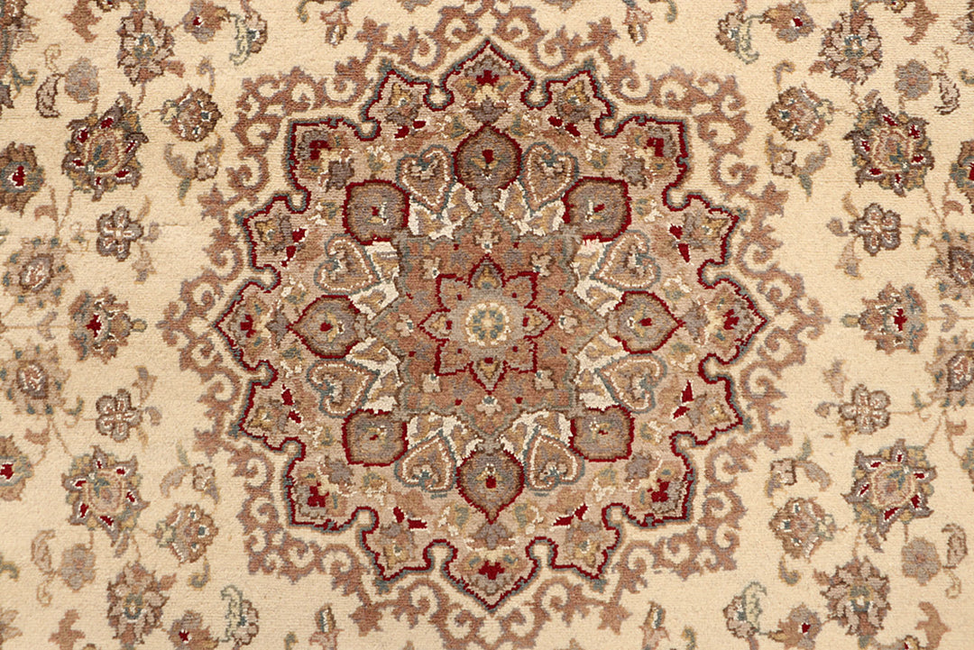 Blanched Almond Isfahan 5' 5 x 8' 5 - No. 68381 - ALRUG Rug Store