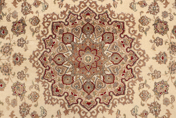 Blanched Almond Isfahan 5' 5 x 8' 5 - No. 68381 - ALRUG Rug Store