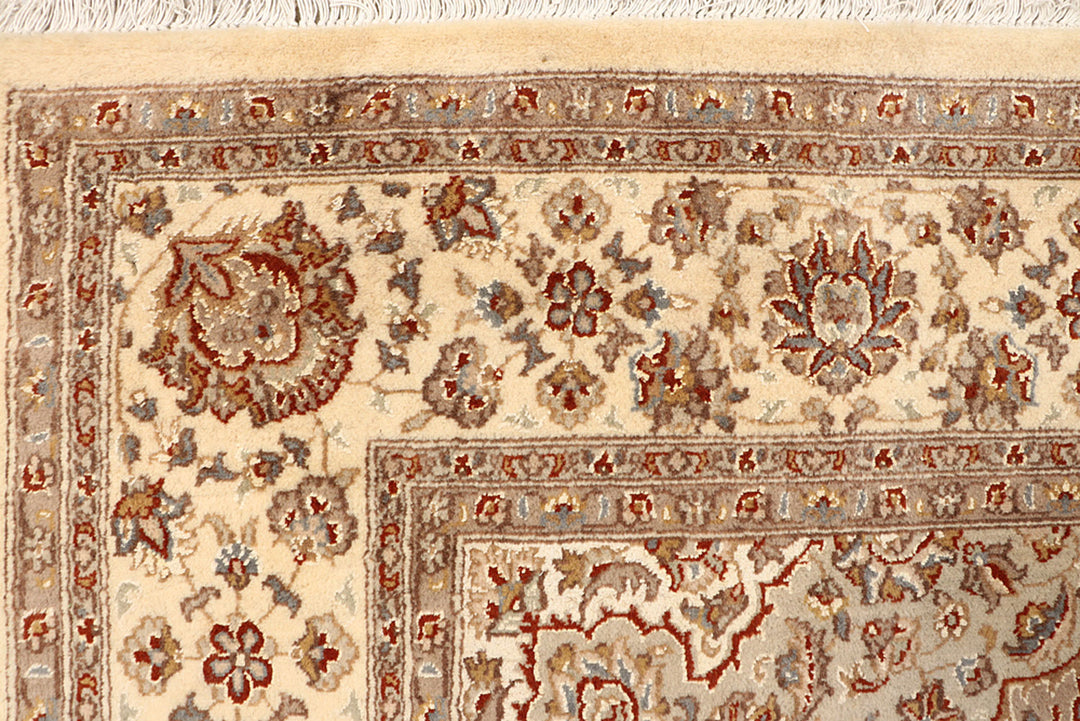 Blanched Almond Isfahan 6' 7 x 9' 10 - No. 68390 - ALRUG Rug Store