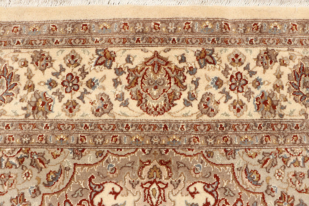 Blanched Almond Isfahan 6' 7 x 9' 10 - No. 68390 - ALRUG Rug Store