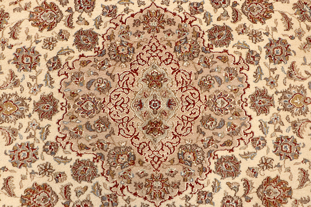Blanched Almond Isfahan 6' 7 x 9' 10 - No. 68390 - ALRUG Rug Store