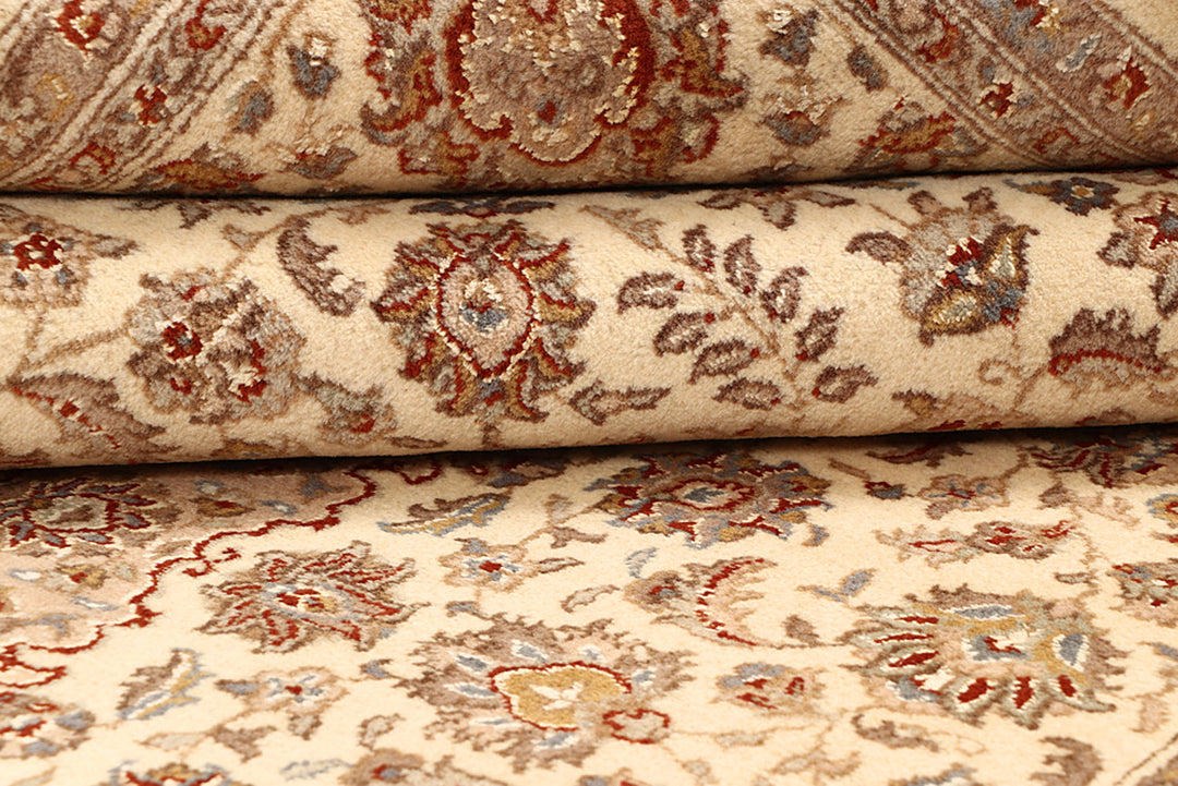 Blanched Almond Isfahan 6' 7 x 9' 10 - No. 68390 - ALRUG Rug Store