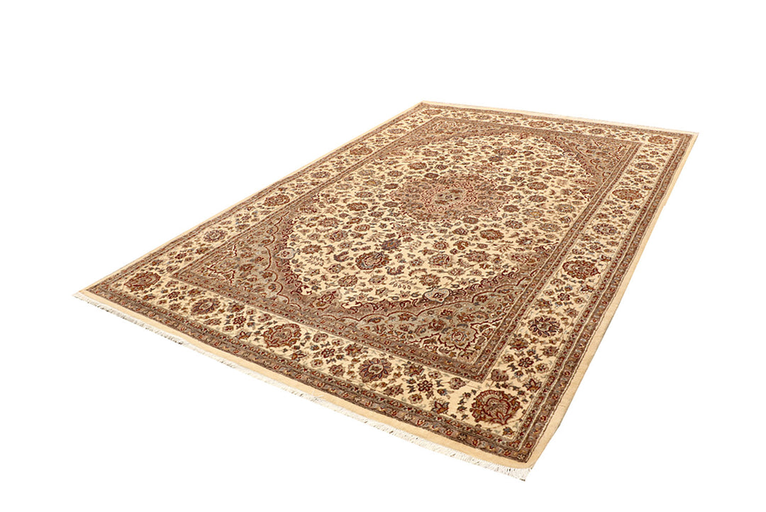 Blanched Almond Isfahan 6' 7 x 9' 10 - No. 68390 - ALRUG Rug Store