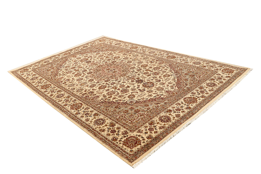 Blanched Almond Isfahan 6' 7 x 9' 10 - No. 68390 - ALRUG Rug Store