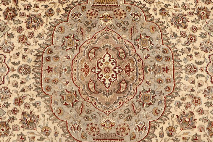 Blanched Almond Isfahan 6' 7 x 9' 6 - No. 68401 - ALRUG Rug Store