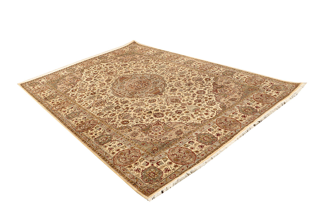 Blanched Almond Isfahan 6' 7 x 9' 6 - No. 68401 - ALRUG Rug Store