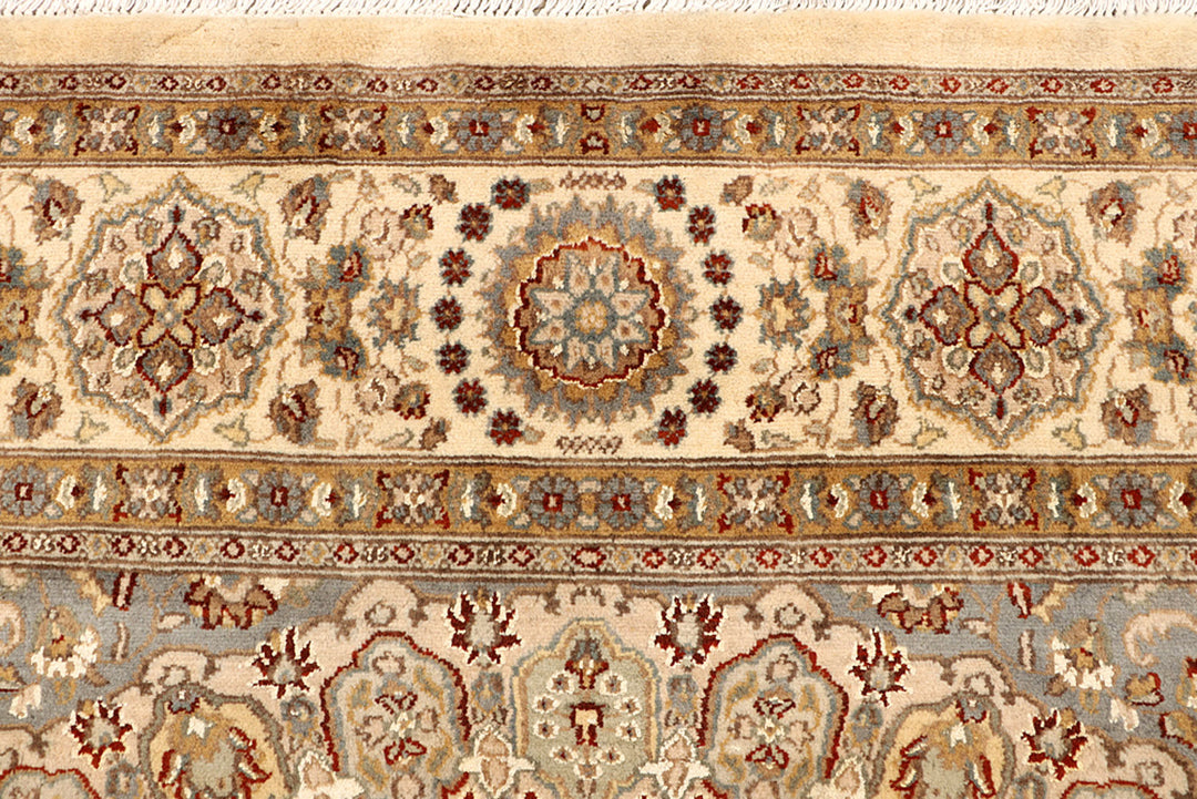 Blanched Almond Isfahan 6' 5 x 9' 10 - No. 68402 - ALRUG Rug Store