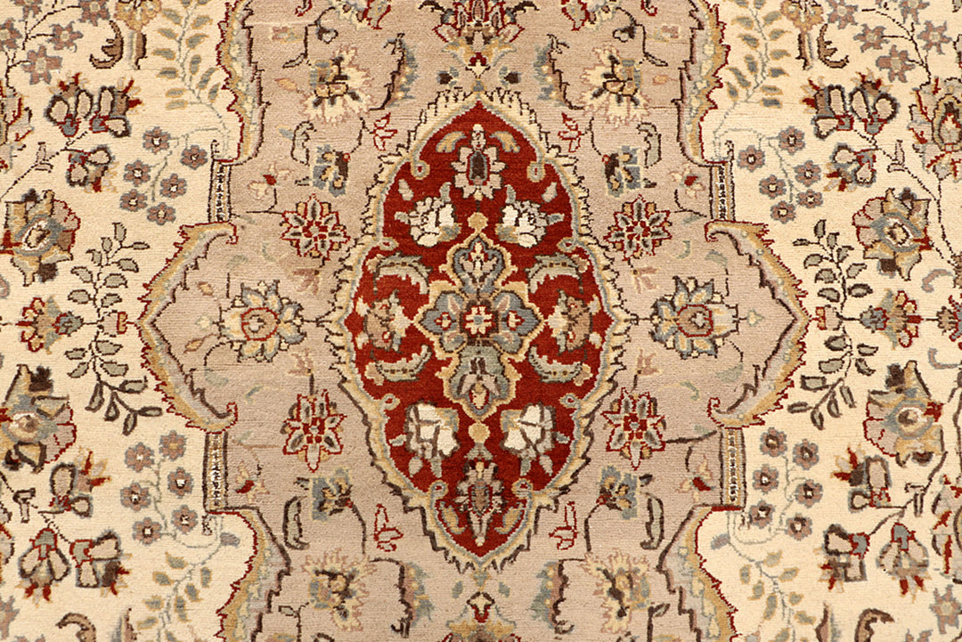 Blanched Almond Isfahan 6' 8 x 9' 9 - No. 68414 - ALRUG Rug Store