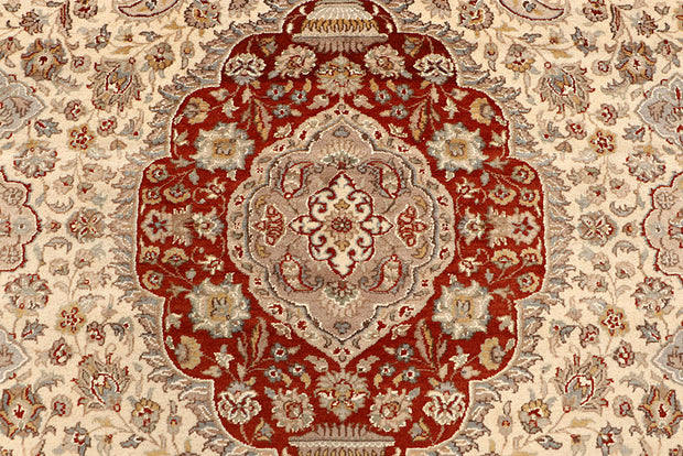 Blanched Almond Isfahan 6' 8 x 9' 9 - No. 68417 - ALRUG Rug Store
