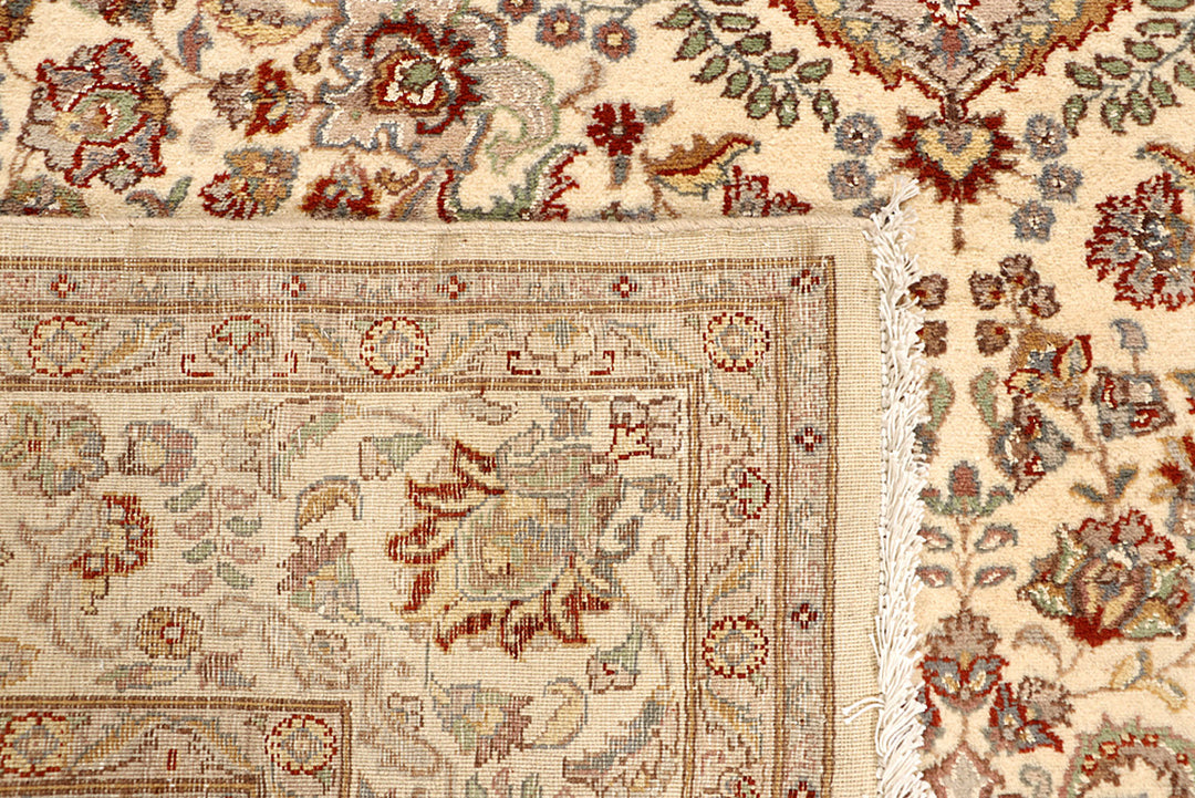 Bisque Isfahan 6' 6 x 9' 7 - No. 68424 - ALRUG Rug Store