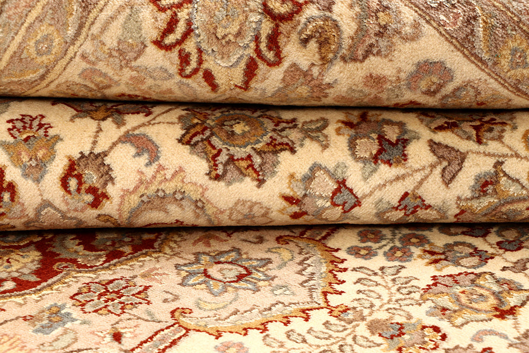 Bisque Isfahan 6' 8 x 9' 6 - No. 68429 - ALRUG Rug Store