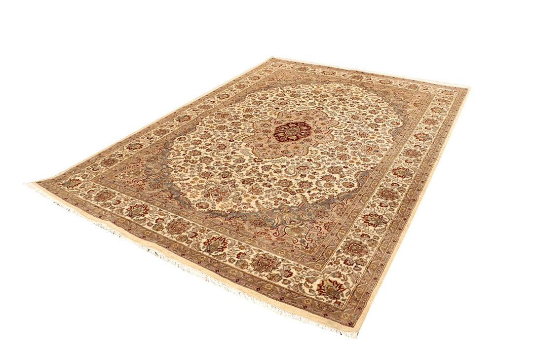 Bisque Isfahan 6' 8 x 9' 6 - No. 68429 - ALRUG Rug Store