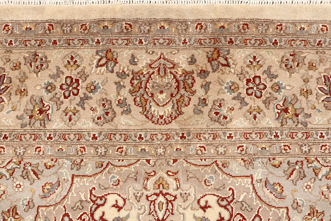 Bisque Isfahan 6' 7 x 9' 9 - No. 68431 - ALRUG Rug Store